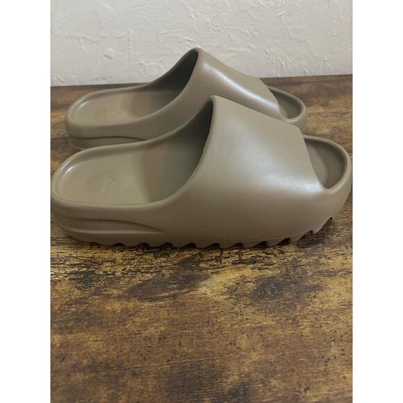 Yeezy Other - Men’s Size 11 Adidas Yeezy Earth Brown slide